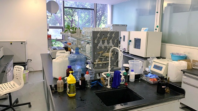 實驗室搬遷中的通風(fēng)柜如何拆裝，幫德運搬遷告訴你